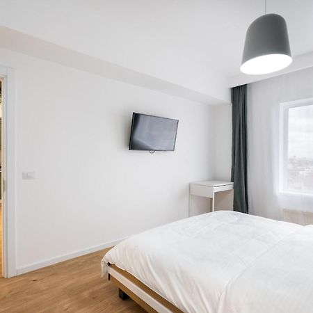 Jungle Escape - Luxe 1-Br Haven In Bucharest Lägenhet Exteriör bild