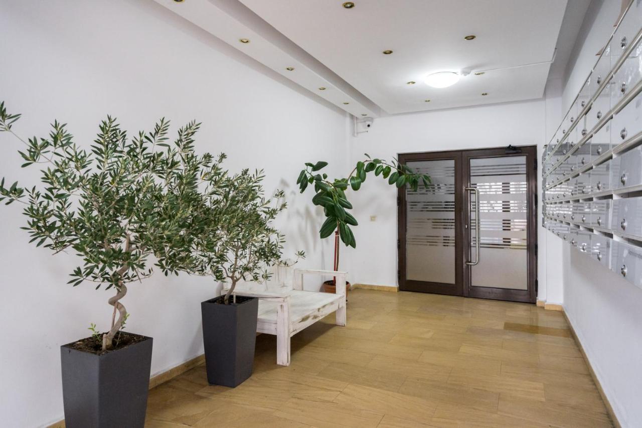 Jungle Escape - Luxe 1-Br Haven In Bucharest Lägenhet Exteriör bild