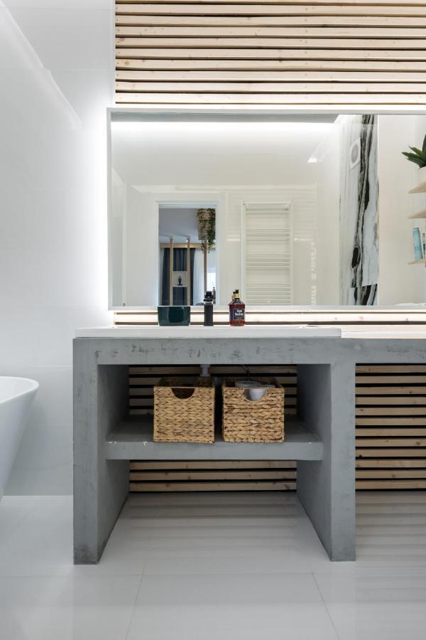 Jungle Escape - Luxe 1-Br Haven In Bucharest Lägenhet Exteriör bild