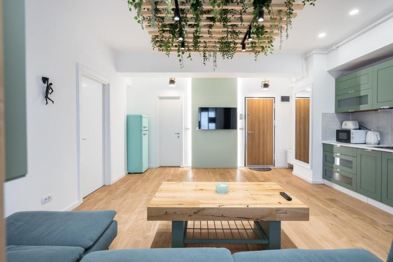 Jungle Escape - Luxe 1-Br Haven In Bucharest Lägenhet Exteriör bild