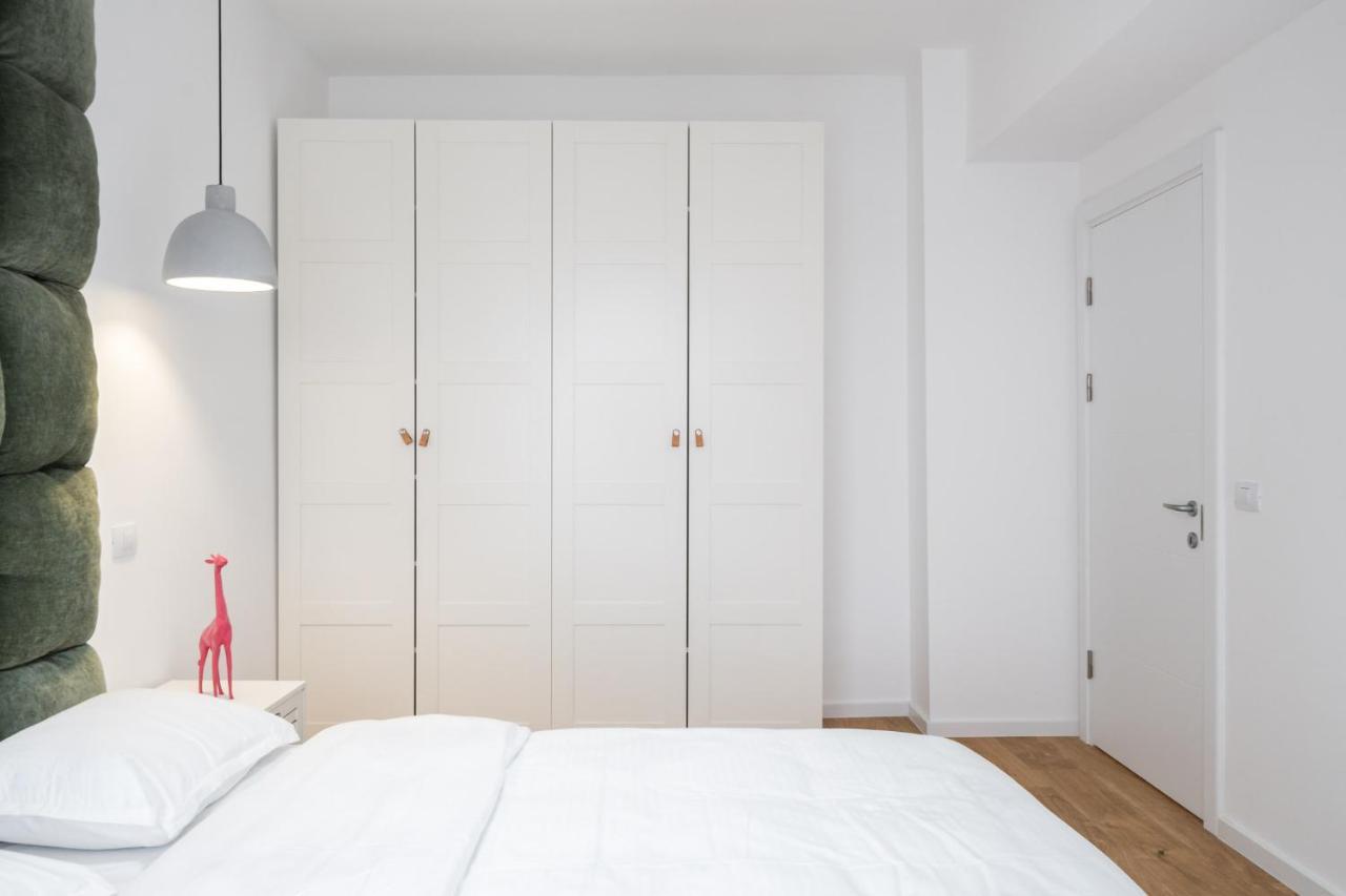 Jungle Escape - Luxe 1-Br Haven In Bucharest Lägenhet Exteriör bild
