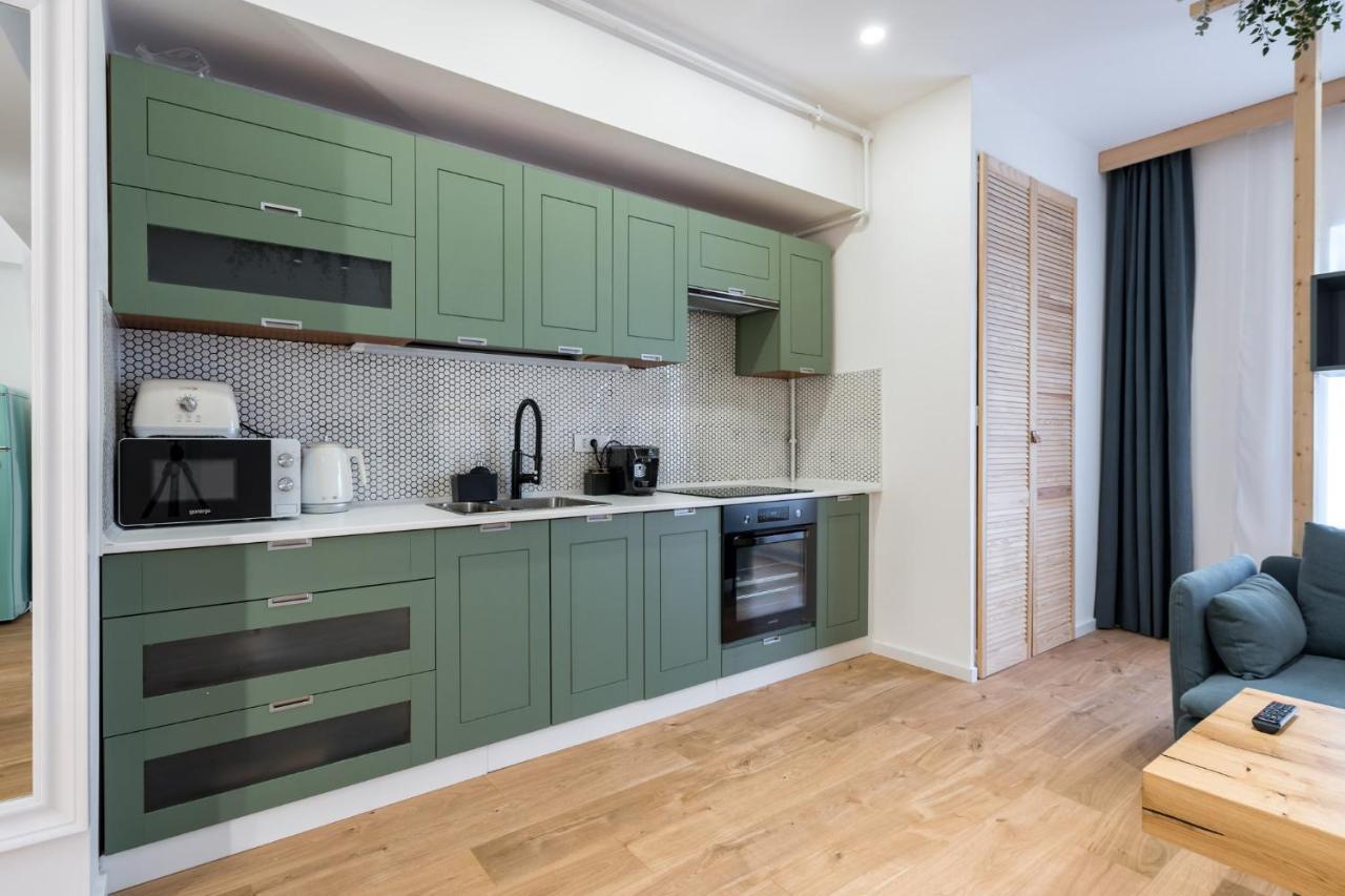 Jungle Escape - Luxe 1-Br Haven In Bucharest Lägenhet Exteriör bild